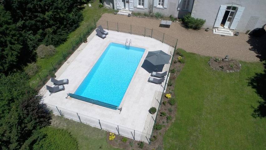 Location de vacances pour 2 personnes, avec jardin et terrasse ainsi que vue et piscine à Vineuil - 3