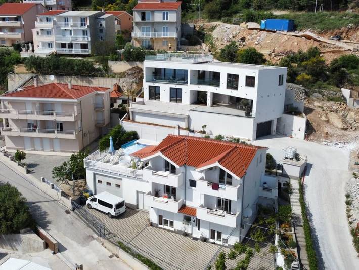 Villa Martina Matea große Villa mit beheiztem Pool in Stanici, Omis-Riviera