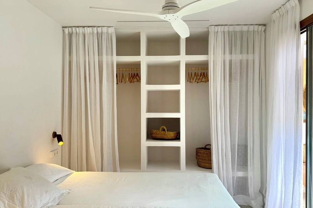 Mediterranean Villa in Puerto de Pollensa. Walking distance pinewalk Heated Pool in Puerto de Pollensa, Pollença