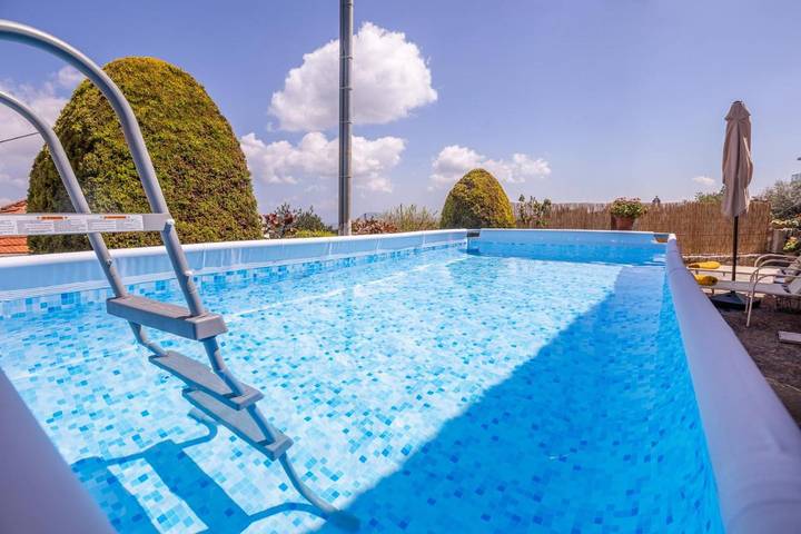 Maison de vacances pour 4 personnes, avec vue et piscine ainsi que bassin pour enfant et jardin en Crète