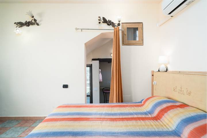 Monolocale intero, Studio 'Sa Burrida' Relax vicino al mare con giardino e Wi-Fi in Posada, Provincia di Nuoro