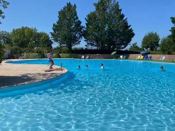 Gîte pour 5 personnes, avec piscine et terrasse à Montpezat-de-Quercy