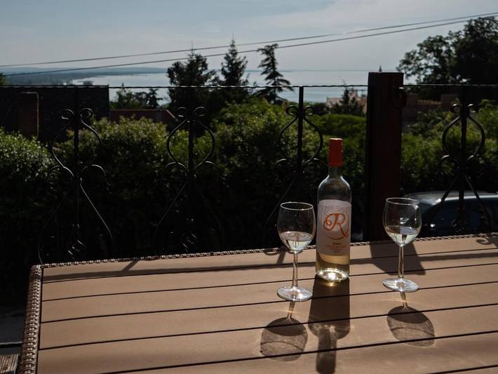 Villa für 6 Personen, mit Seeblick und Garten sowie Ausblick am Balaton