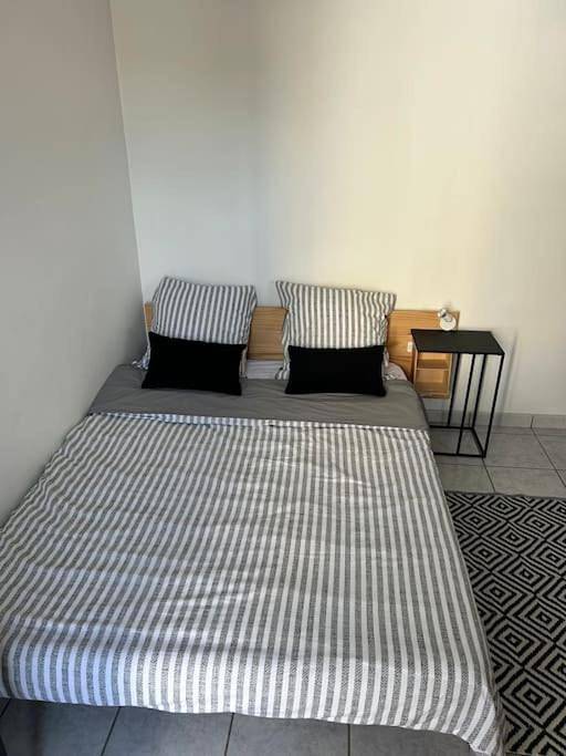 Appartement entier, One-Bedroom Apartment in Saint-Martin-des-Noyers, Vallée de la Loire
