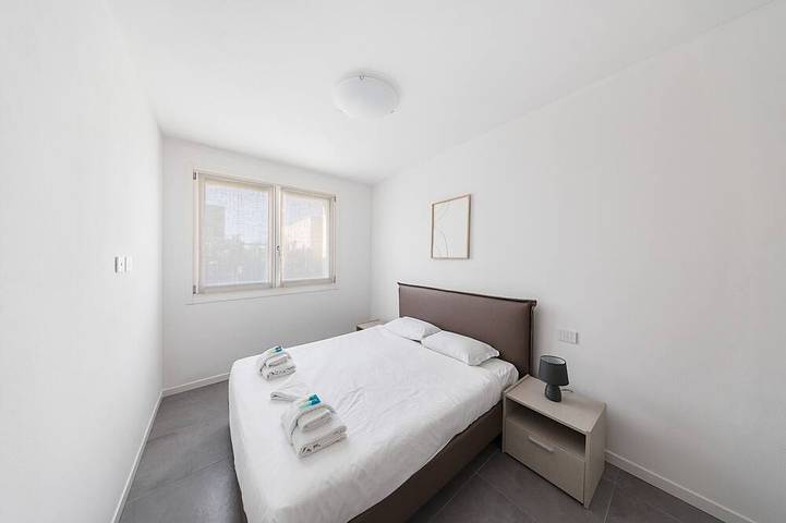 Villa pour 8 personnes, avec Balcon ainsi que Jardin et Piscine à Sirmione - 4