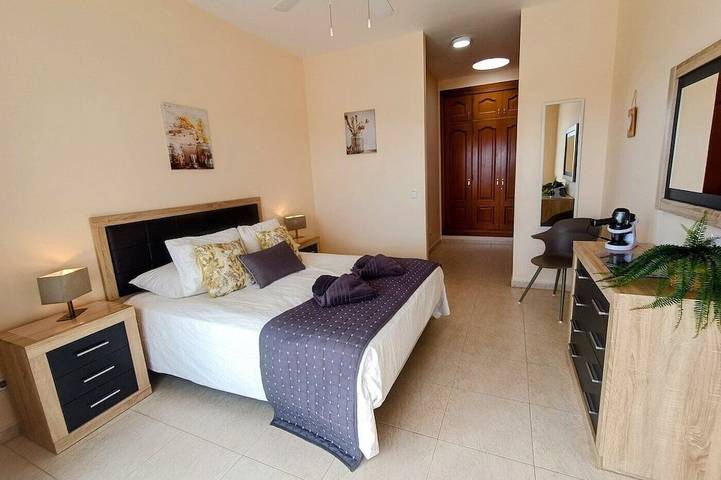 Villa Vicini - with Pool Table & Private Pool in Great Location in Playa Blanca, Yaiza