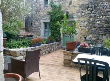 Chambre d’hôte pour 4 personnes, avec terrasse à Labastide-de-Virac