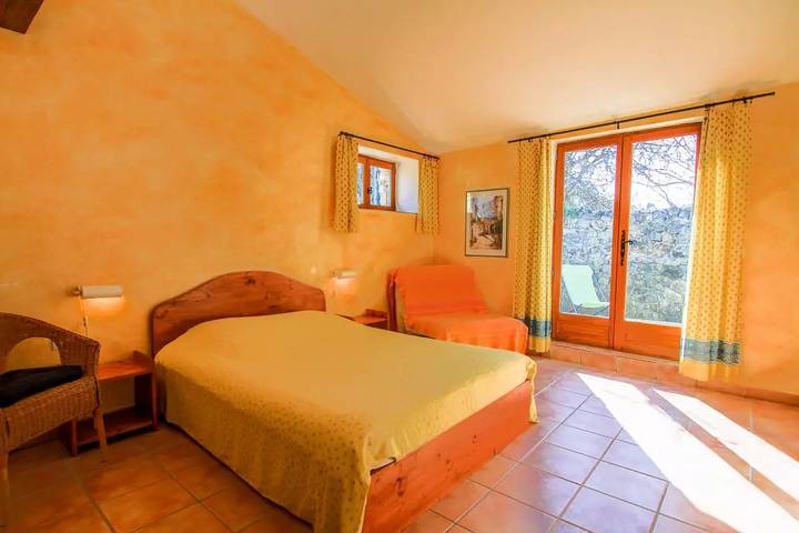 Location de vacances pour 8 personnes, avec piscine et jardin à Flayosc - 3