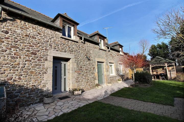 Maison de vacances pour 6 personnes, avec Terrasse et Jardin à Jugon-les-Lacs