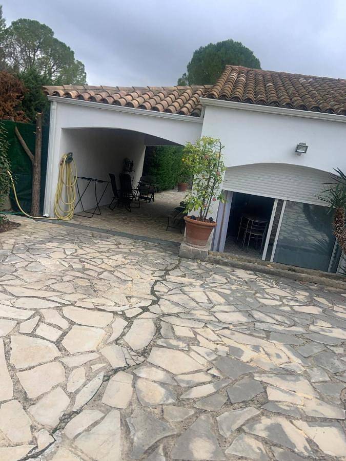 Gîte pour 2 personnes, avec vue ainsi que jardin et terrasse à Saint-Clément-de-Rivière - 4