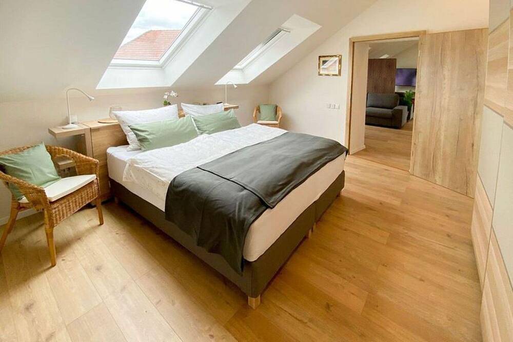 Ganze Wohnung, Ferienwohnung im Burgecken - 5-Sterne-Ferienwohnung - modern - barrierefrei - in Orscholz, Mettlach
