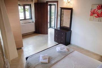 Villa for 4 People in Iraklio-Heraklio region, Photo 2
