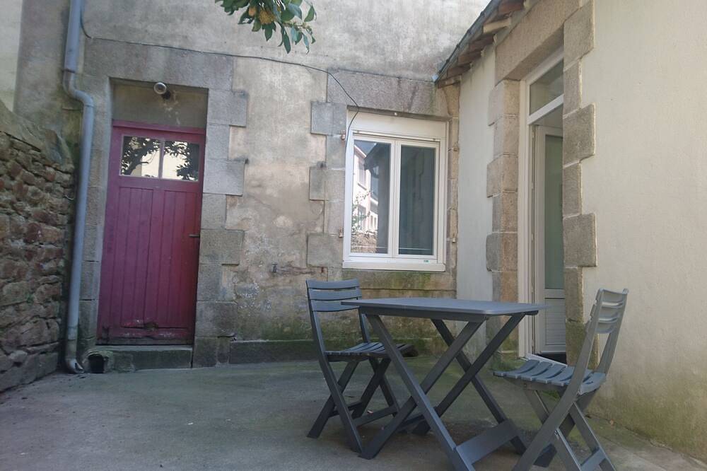 Ganze Wohnung, Angenehmes, komfortables Studio mit privatem Innenhof in Lorient, Côte des Mégalithes
