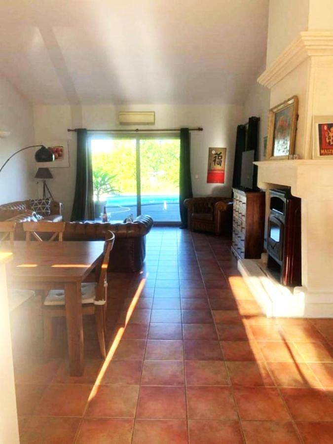 Location de vacances pour 6 personnes, avec piscine ainsi que jardin et jacuzzi à Chalais - 4