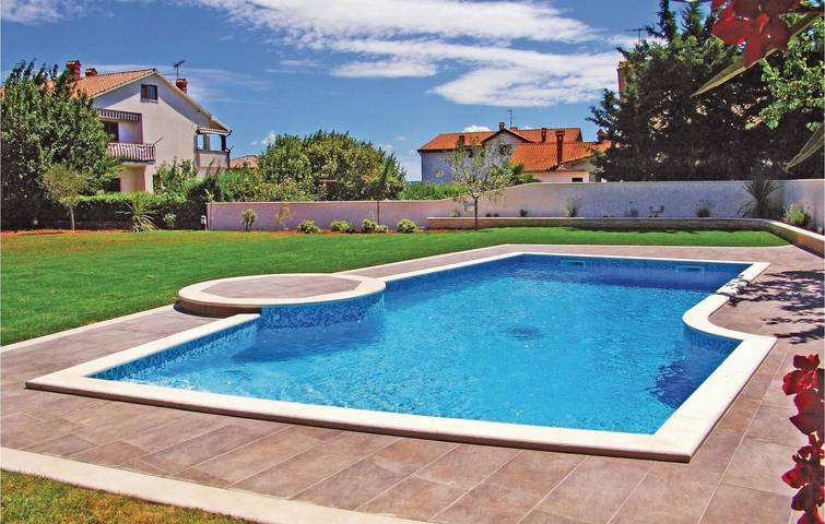 Ganze Ferienwohnung, Modernes Apartment mit 1 Schlafzimmer, Pool und Terrasse, 700 m vom Strand entfernt in Novigrad, Umag und Umgebung