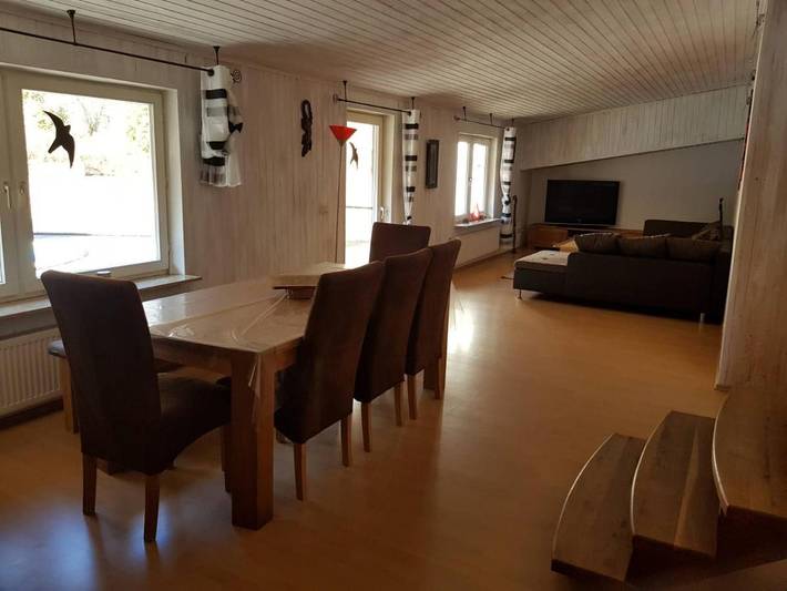 Ferienhaus für 16 Personen, mit Terrasse und Garten sowie Pool