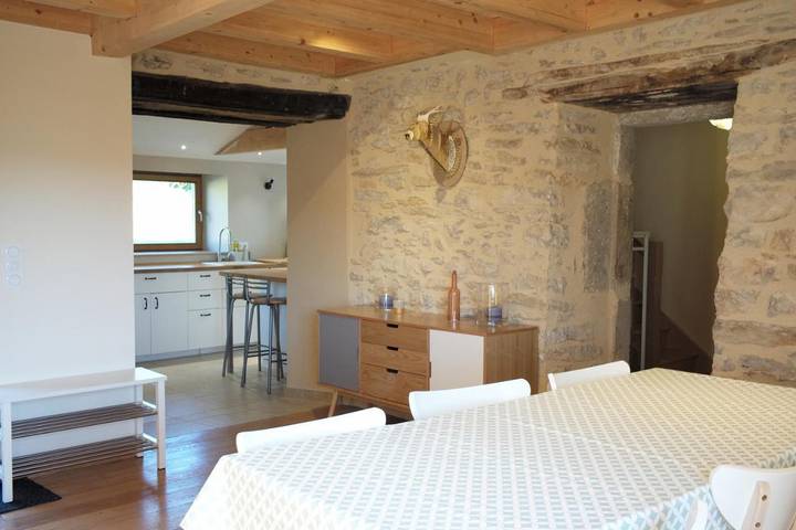 Location de vacances pour 4 personnes, avec jardin ainsi que vue et piscine à Calvignac - 2