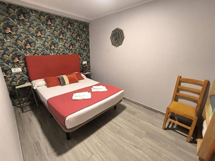 Gîte pour 5 personnes, avec vue et terrasse, animaux acceptés dans Cardes