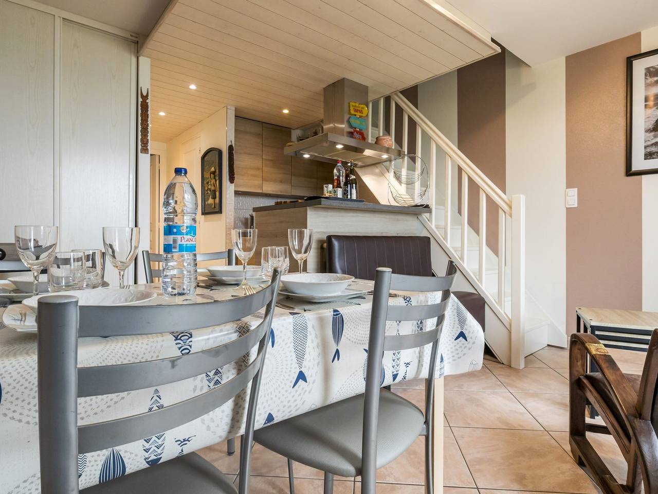 Ganze Wohnung, Familienwohnung mit Parkplatz, Meerblick-Balkon, nahe am Strand in La Turballe, Côte d'Amour