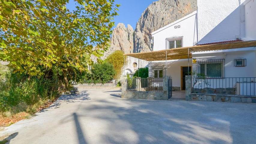 Casa rural para 9 personas, con Terraza y Piscina en El Chorro - 4