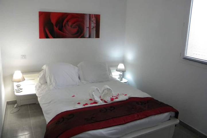 Gîte pour 4 personnes, avec jardin ainsi que jacuzzi et balcon dans Office De Tourisme De Villeneuve Loubet - 3