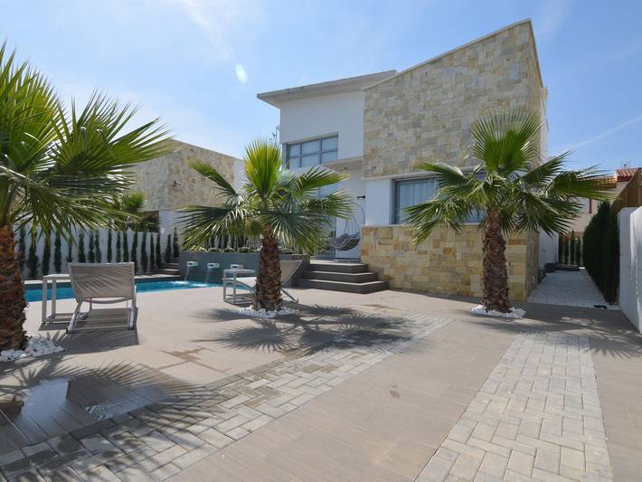 Villa für 6 Personen, mit Garten und Pool sowie Terrasse - 1