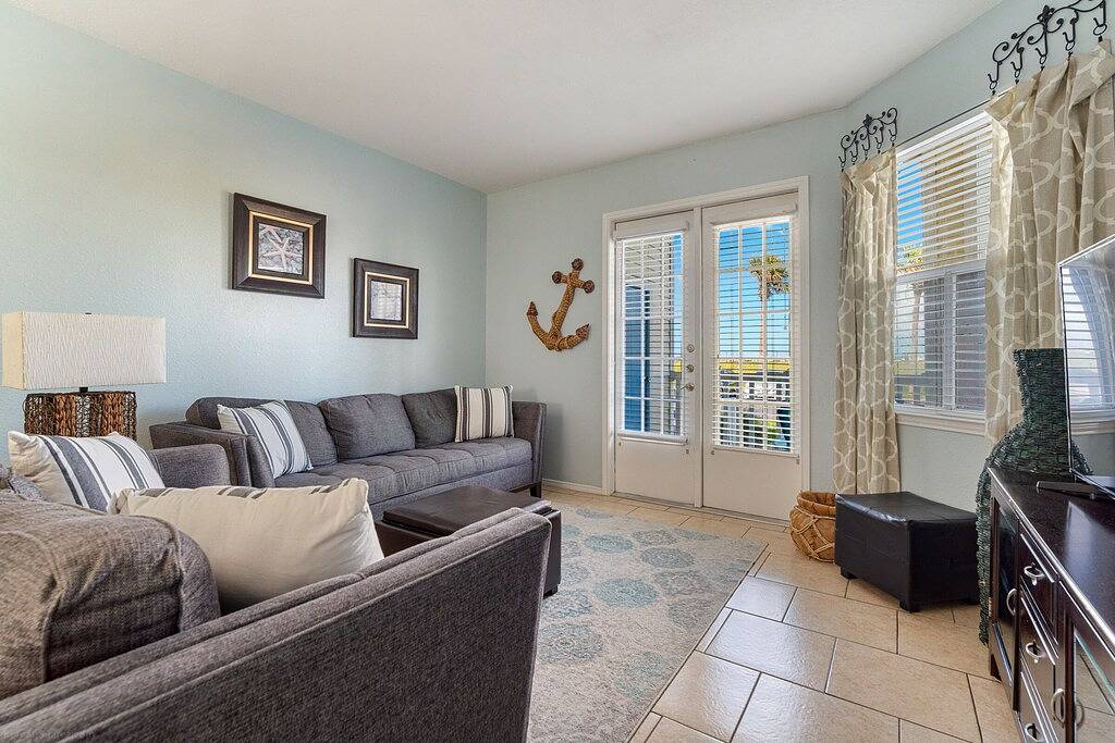 Ganze Wohnung, Island Oasis! 1st floor! One block to the beach! in North Padre Island, Corpus Christi