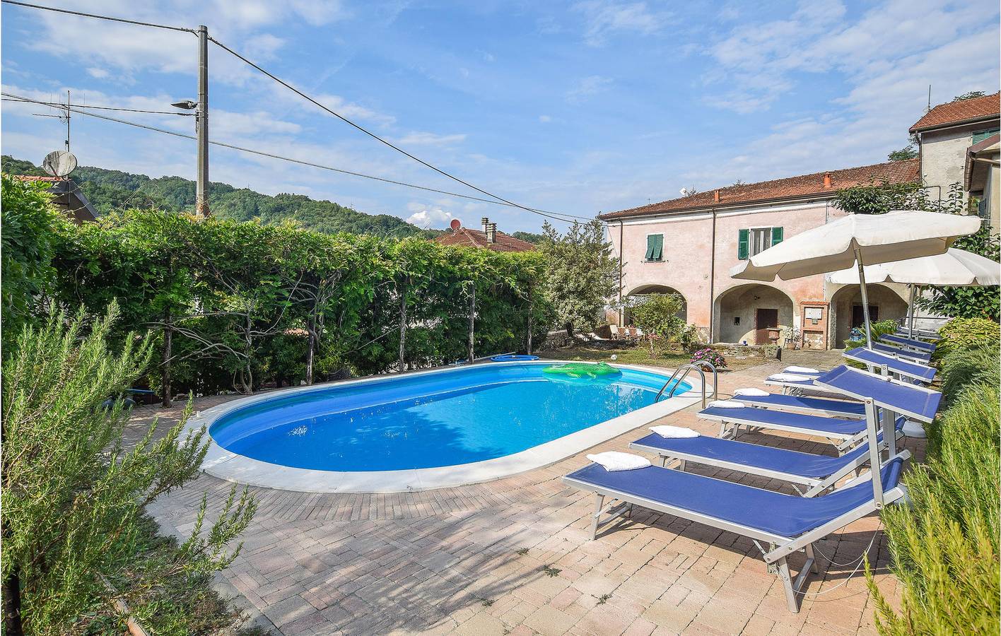 100qm Wohnung mit WiFi, Pool und Garten in Mulazzo, Val di Magra