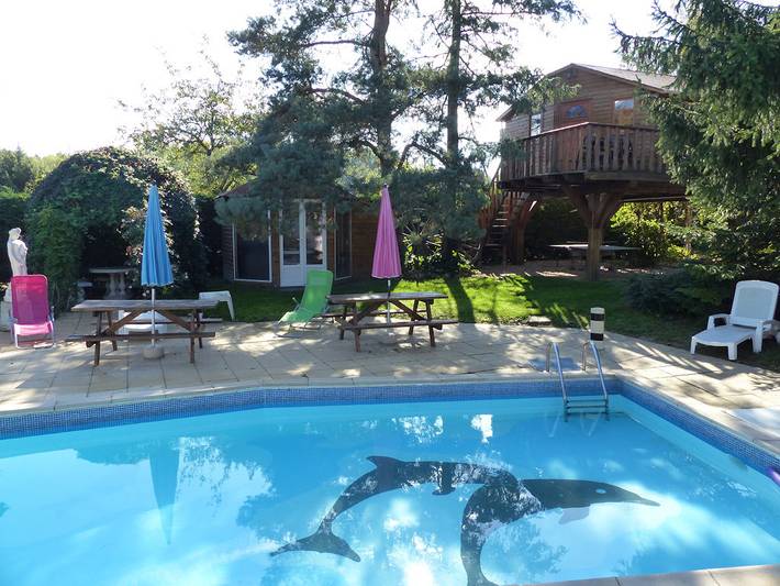 Gîte pour 4 personnes, avec piscine ainsi que jardin et jacuzzi