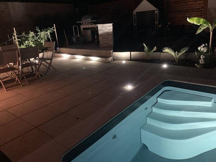 Location de vacances pour 10 personnes, avec terrasse ainsi que piscine et jardin à Coulaines - 4