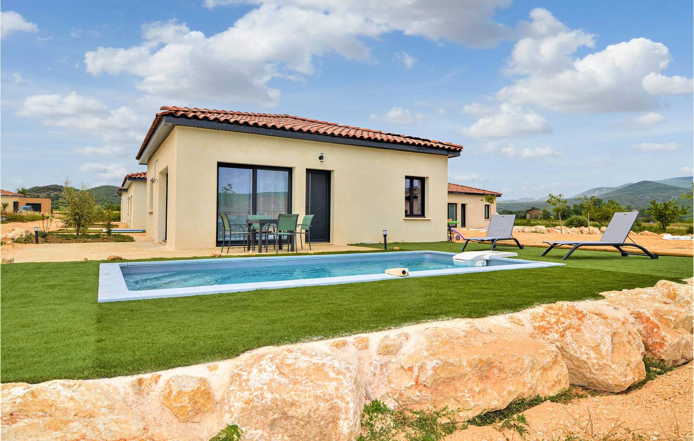 Appartement au bord de la piscine avec parking et WiFi in Vallon-Pont-d'Arc, Ardèche