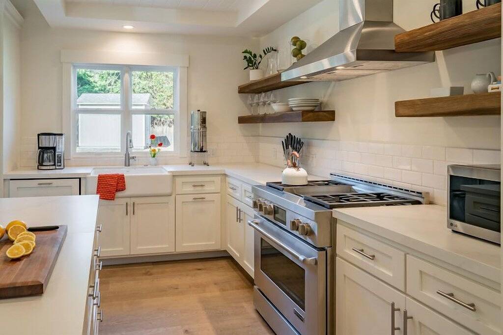 Elevated Mid-Century Modern Home in Montecito! in Montecito, Santa Barbara County