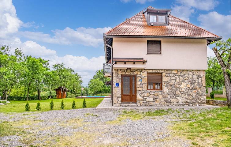 Modernes Apartment mit Pool, Terrasse und Grill in der Nähe von Otočac und dem Fluss Gacka in Prozor, Lika-Senj