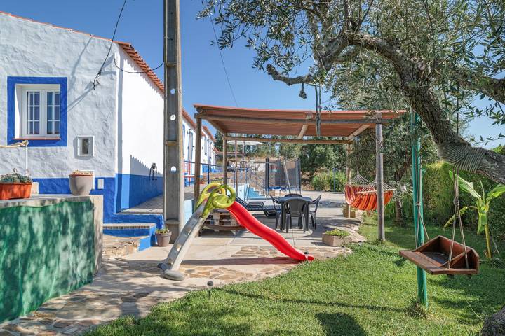 Entire apartment, Country House 'Casa Dos Avós' with Mountain View, Shared Pool and Wi-Fi in Saboia, Costa Alentejana