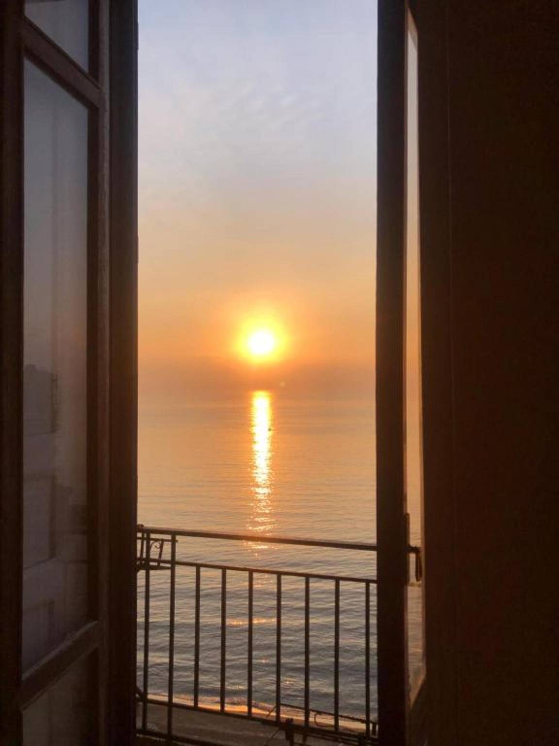 Bed and Breakfast 'Camera La Regina Del Mare' with Balcony, Wi-Fi and Air Conditioning in Naples, Naples Province