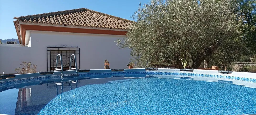 Villa für 8 Personen, mit Pool und Ausblick sowie Garten, mit Haustier - 1