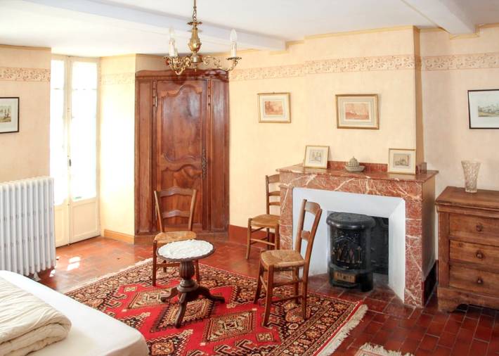 Gîte pour 13 personnes, avec terrasse à Augirein