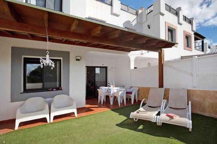 Ferienhaus "La Casa Blanca" mit Bergblick, Gemeinschaftspool und WLAN in Geafond, La Oliva