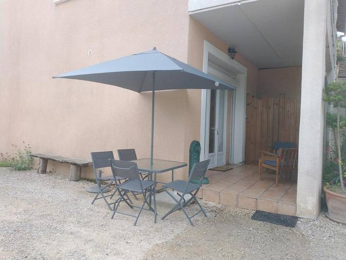 Gîte pour 2 personnes, avec piscine ainsi que jardin et vue à Gras - 4