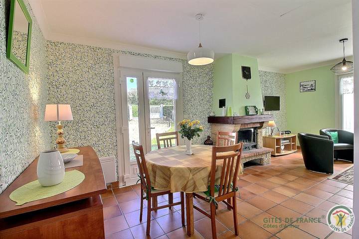 Gîte pour 4 personnes, avec terrasse et jardin à Plestin-les-Grèves - 2