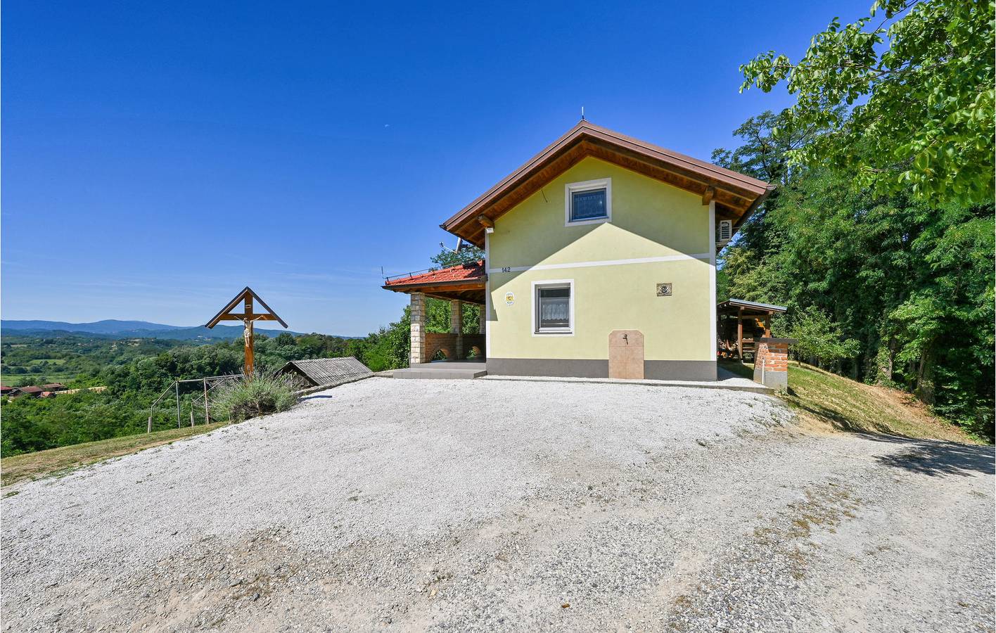 Charmante 2-Zimmer-Wohnung mit WLAN, Pool, Terrasse und Grill in Zagreb und Umgebung