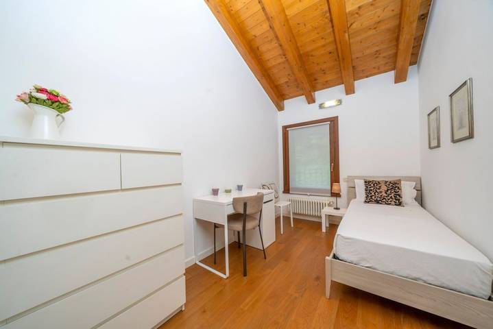 Appartamento intero, Guesthost - Lovely Apartment X6 with Balcony in Palmanova (Italia), Provincia d'Udine