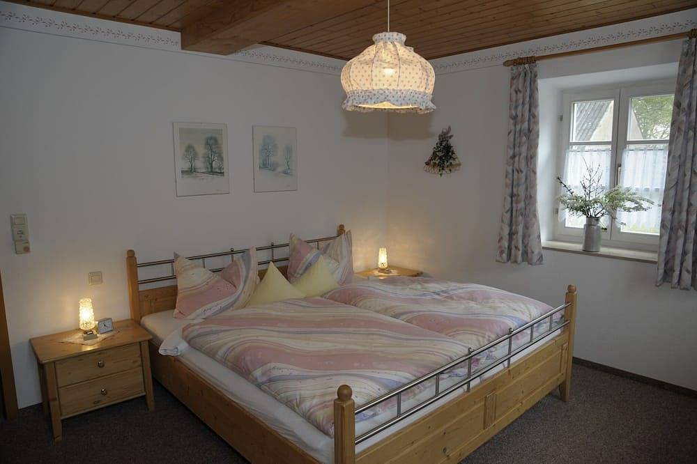 Ganze Wohnung, Ferienwohnung mit kleiner, überdachter Frühstücksterrasse in Absberg, Fränkisches Seenland