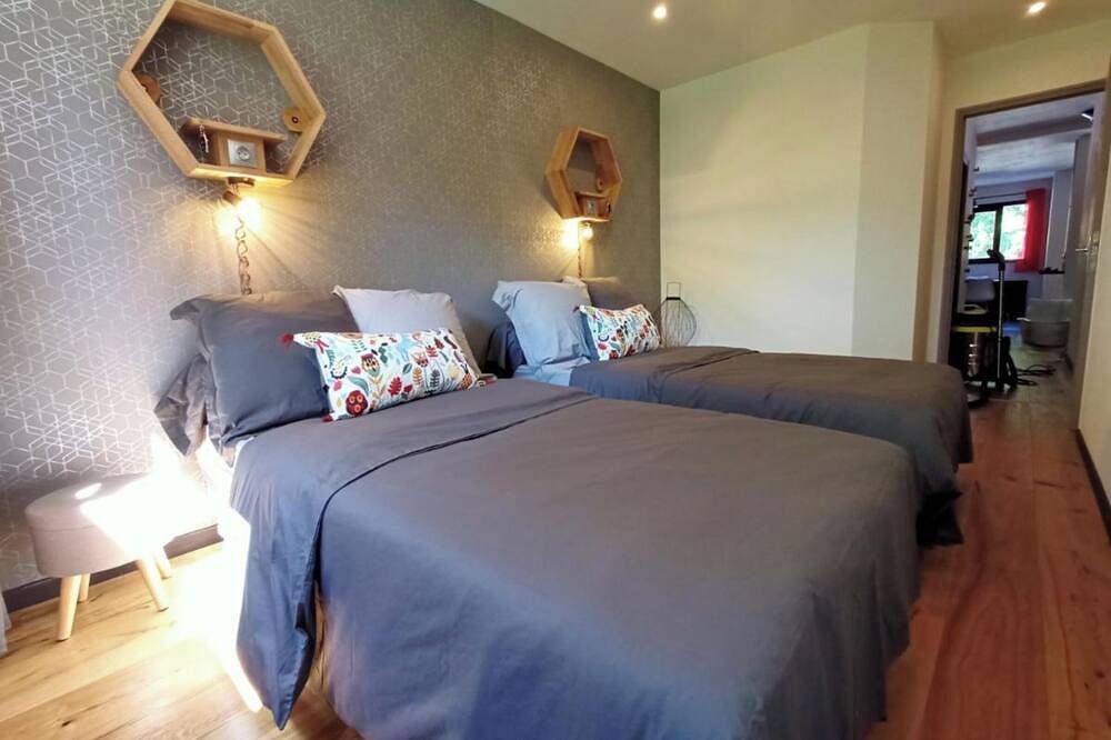 Entire apartment, Apartment 'La Lisière T2' with Mountain View, Shared Garden and Wi-Fi in Bonneville, Bonneville region