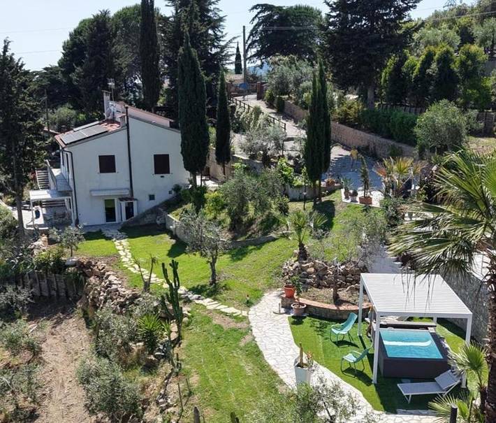 Villa per 6 persone, con giardino e piscina nonché panorama, con animali domestici a Suvereto