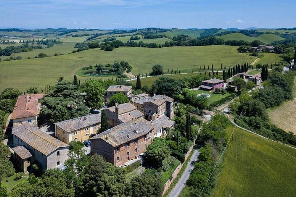 Villa in Serravalle mit 5 Schlafzimmern 10 Schlafplätzen in Buonconvento, Siena Provinz