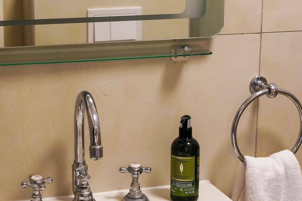 5-star luxury villa in the heart of the old town Rab with parking. Pet-friendly! in Rab città, Rab