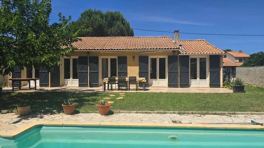 Villa pour 4 personnes, avec Terrasse ainsi que Jardin et Piscine