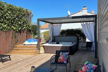 Location de vacances pour 8 personnes, avec jacuzzi à Saint-Michel-en-l'Herm