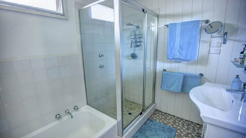 Holiday home for 8 people, with garden and balcony in Shoal Bay